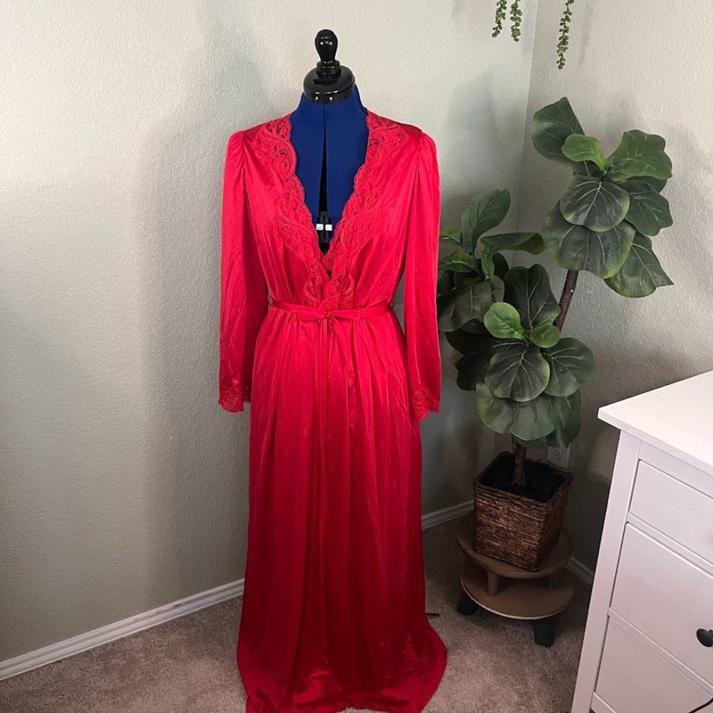 Vinatge Olga Nightgown and matching robe